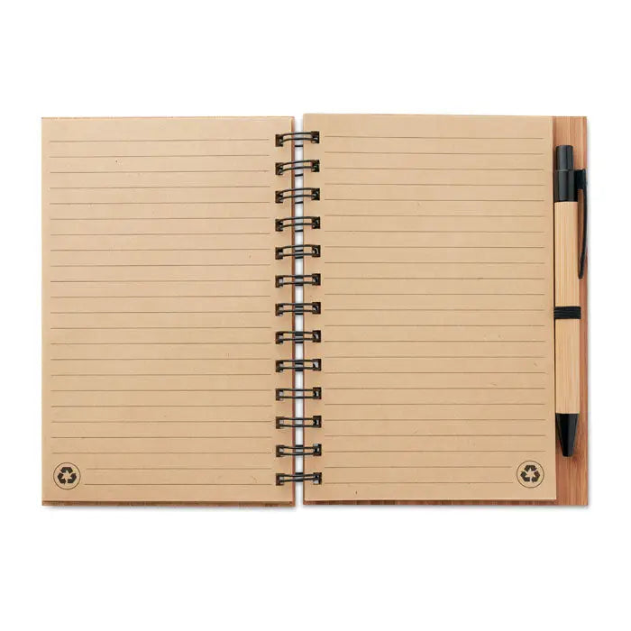 Caiet din bambus cu pix captusit de lemn natural cu inele metalice negre si pagini liniate pentru notite