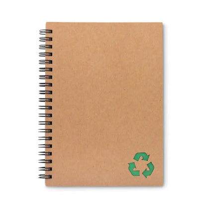Caiet din hartie minerala 70 randuri spiralat cu coperta kraft maro si simbol verde de reciclare in colt