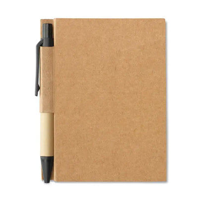 Caiet reciclat din hartie kraft maro cu pix atasat pe lateral pentru notite ecologice eficiente