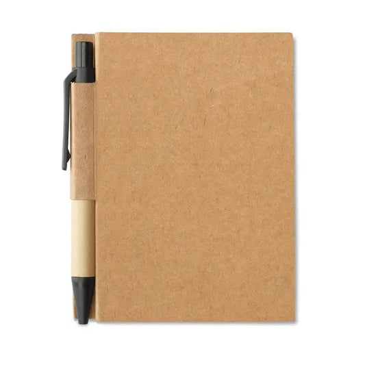 Caiet reciclat din hartie kraft maro cu pix atasat pe lateral pentru notite ecologice eficiente