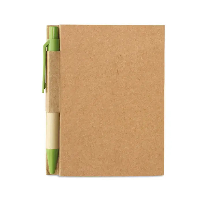 Caiet reciclat maro din hartie kraft cu pix verde si crem atasat pe lateral