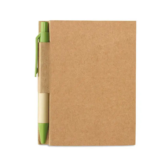 Caiet reciclat maro din hartie kraft cu pix verde si crem atasat pe lateral