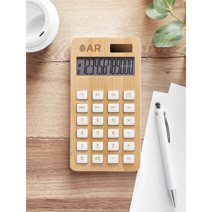 Calculator din bambus cu 12 cifre, finisaj natural de lemn si butoane albe cu logo ar in coltul din stanga sus