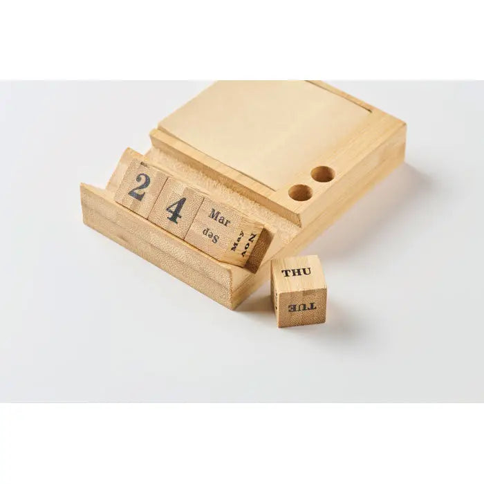 Calendar de birou bamboo din lemn deschis cu blocuri glisante pentru data si cuburi separate pentru zile