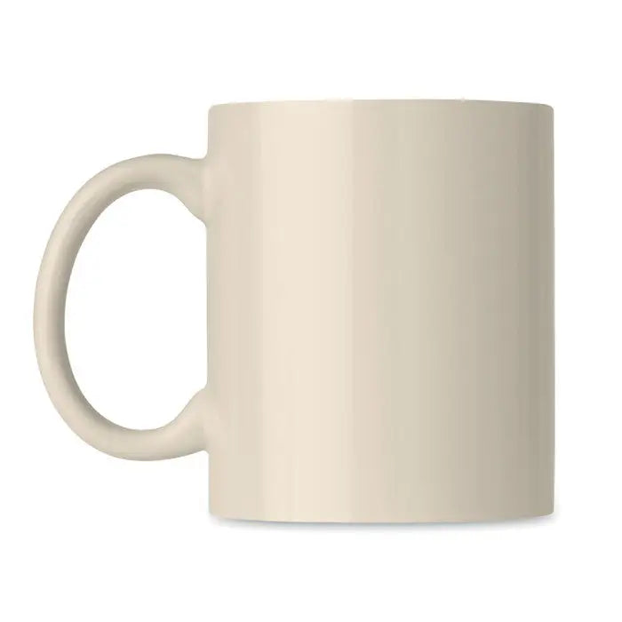 Cană ceramică colorată 300ml crem cu finisaj lucios și mâner rotunjit pentru băuturi calde