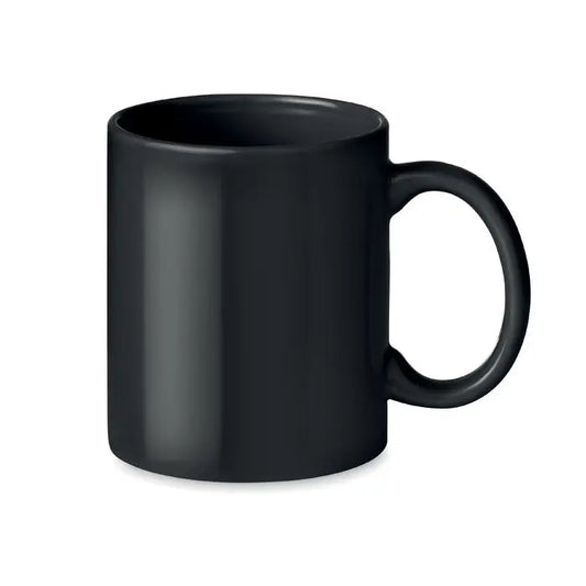 Un cana ceramica colorata de 300ml neagra mata cu maner rotund si neted din ceramica