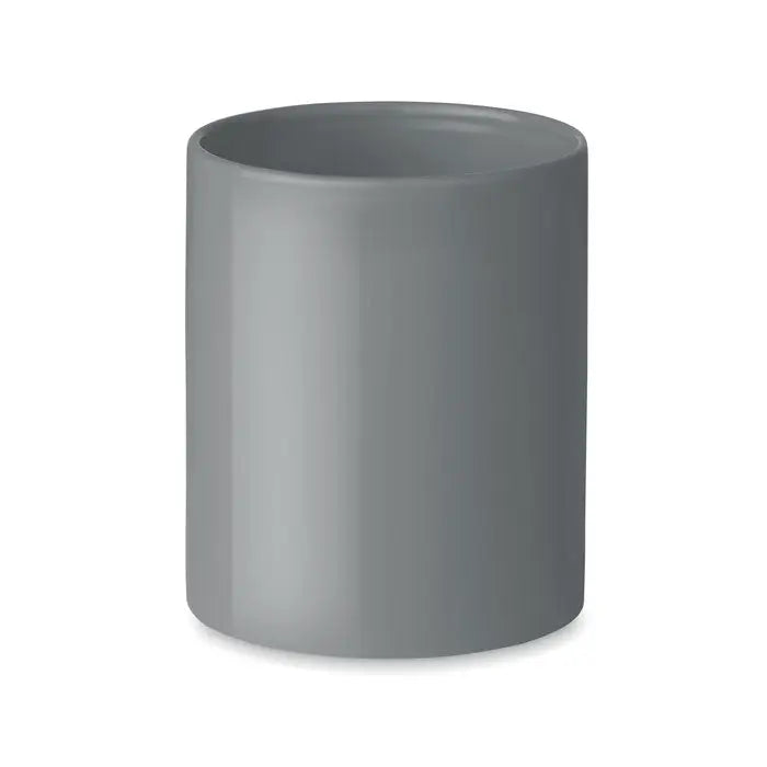 O cană cilindrică mată gri cu finisaj uniform pentru băuturi, capacitate 300ml din ceramică colorată