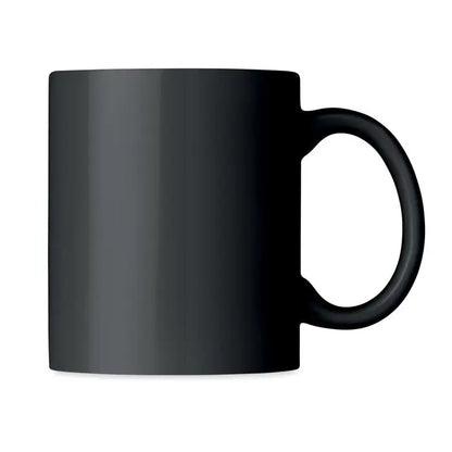 O cana ceramica colorata neagra lucioasa de 300ml cu maner asortat si finisaj neted pentru bauturi calde
