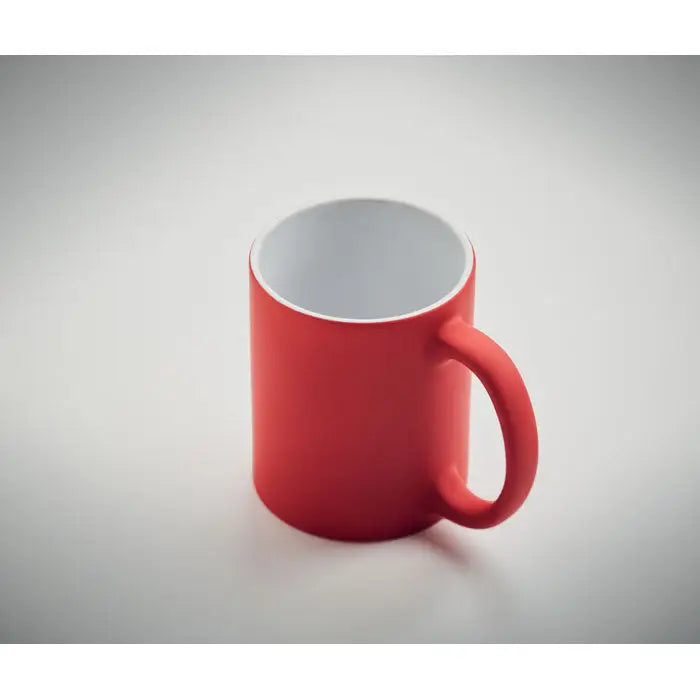 Cana colorata mata 300 ml rosu ceramic cu interior alb si finisaj lucios pentru bauturi calde