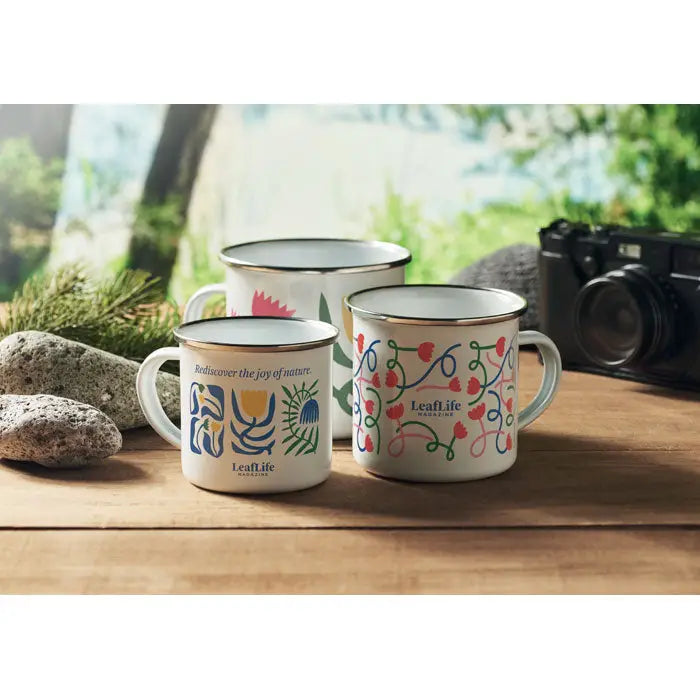 Cană de email albă de 200ml cu ilustrații botanice colorate și margine argintie pentru camping
