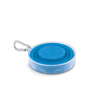 Cana pliabila din silicon albastru cu carabina argintie pentru camping usoara si compacta