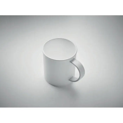 Cana reutilizabila alba din ceramica cu finisaj lucios si maner curbat simplu de 300 ml