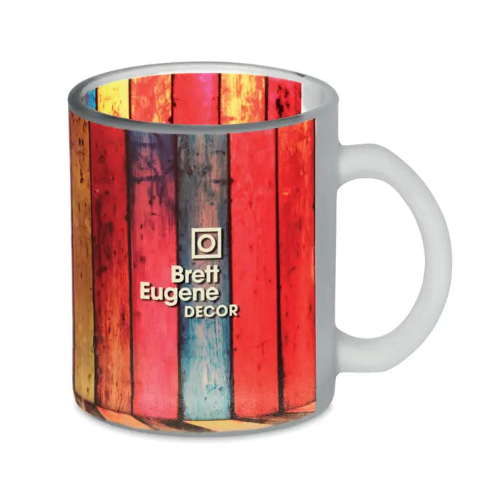 Un cana sublimare sticla 300ml cu design vibrant din placi colorate din lemn si logo brett eugene decor alb pe sticla mata
