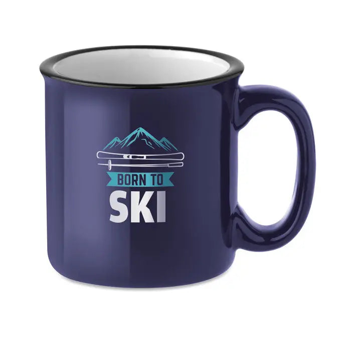 Cană vintage din ceramică 240 ml navy blue cu interior alb și grafica born to ski teal și argintiu