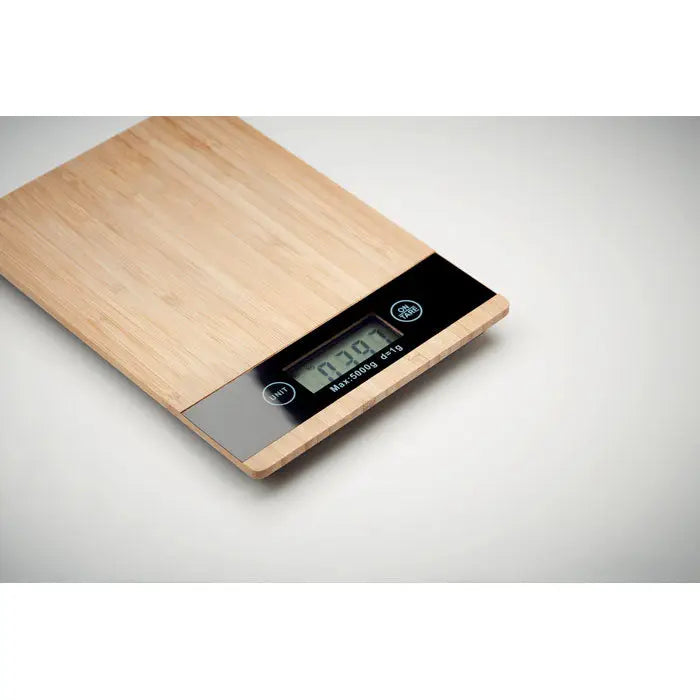 Cantar digital de bucatarie din bambus cu panou de afisaj negru si design minimalist pentru cantarire precisa