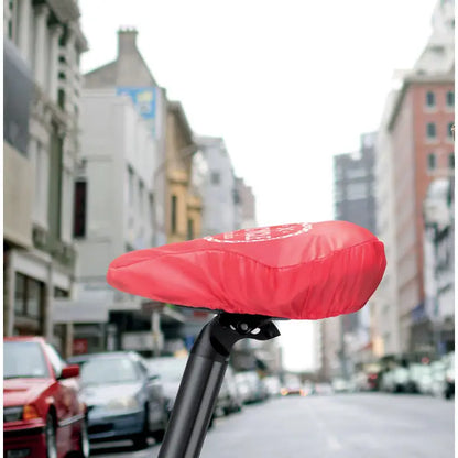 Capac pentru sa rosu impermeabil cu logo alb pe fata pentru protectie biciclete