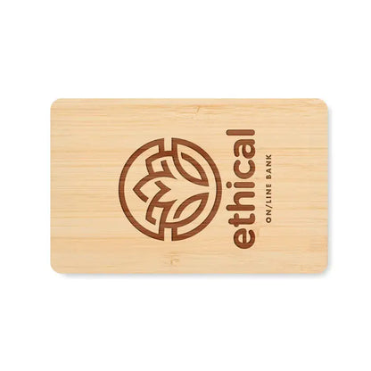 Card rfid din material bambus deschis la culoare cu logo gravat circular si text ethical on line bank maro inchis