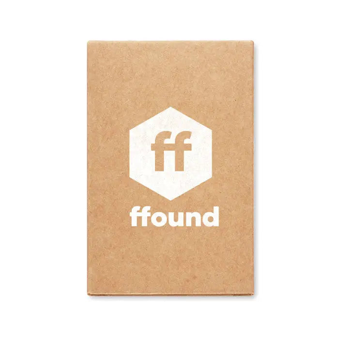Cutie din hartie kraft maro cu logo hexagonal alb ff si textul ffound pentru carti de joc din hartie reciclata