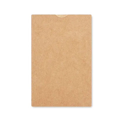 Carti de joc din hartie reciclata invelite intr-un suport minimalist maro din hartie kraft cu clapeta rotunjita