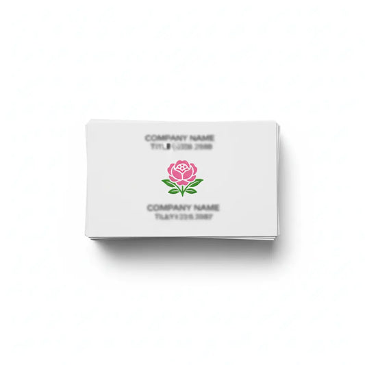 Cărți de vizită carton special personalizate, vedere de sus, fundal alb, logo floral vizibil, design CMYK roz-verde, format 85×55mm – AndorTipo
