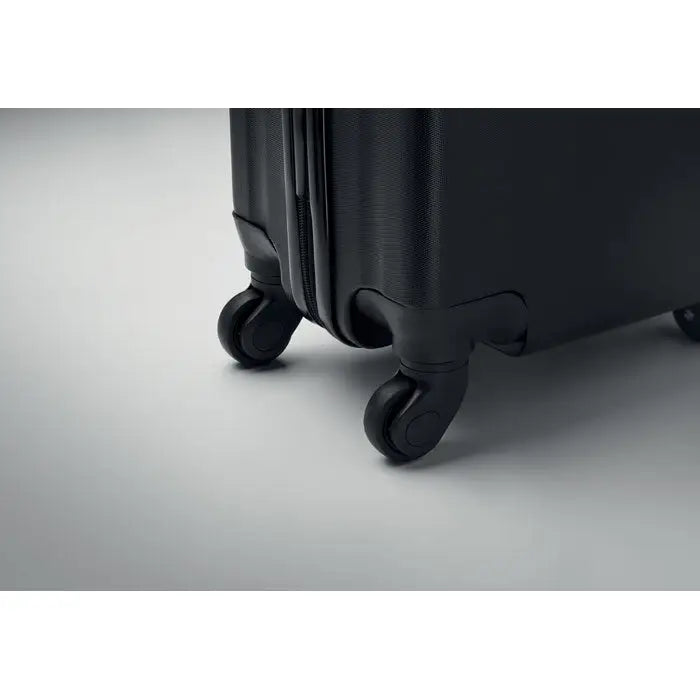 Carucior pentru bagaje sub scaun cu valiza neagra din material dur cu suprafata texturata si roti duble spinner