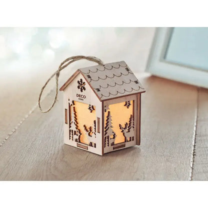 Casa din MDF cu lumina ornament mic din lemn cu acoperis valurit si ferestre decupate cu scena copaci si cerbi
