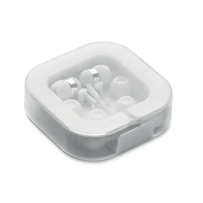 Casti in-ear albe cu accente metalice argintii si huse din silicon, depozitate intr-o carcasa transparenta