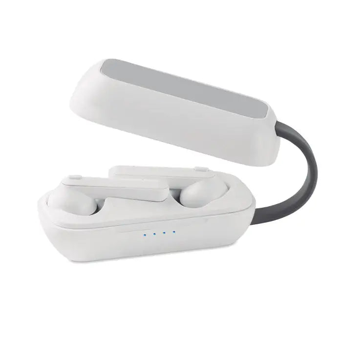 Casti de incarcare fara fir tws cu casti wireless albe in carcasa minimalista cu maner gri si leduri albastre