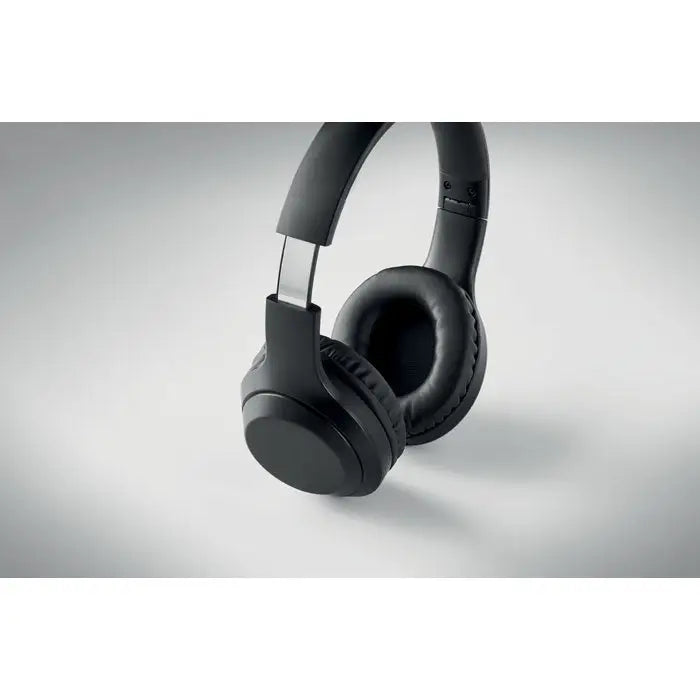 Casti fara fir negre over-ear wireless cu cupa ureche captusita si design minimalist elegant