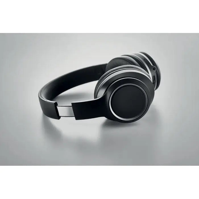 Casti si husa anc casti over-ear negre cu accente argintii moderne si design minimalist pentru uz zilnic