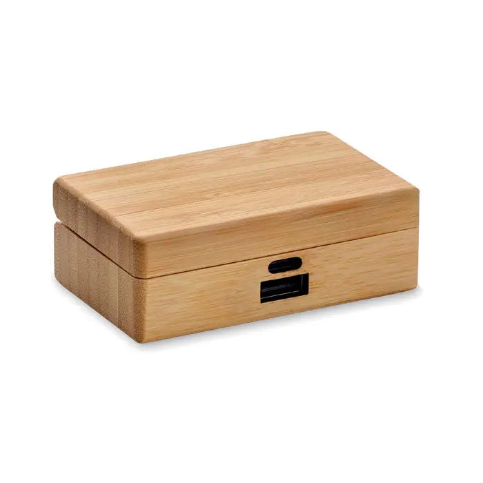 Casti tws in carcasa din bambus cu design dreptunghiular minimalist, culoare maro deschis si port usb-c integrat
