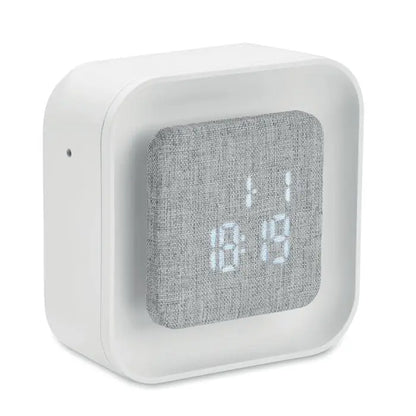 Ceas cu alarma alb pătrat cu panou gri din material reciclat abs/rpet afișând ora 18 19 în cifre led albastre