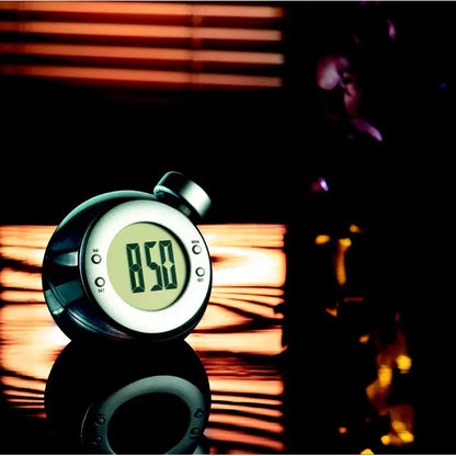 Ceas de birou lcd alimentat cu apa, cronometru digital negru cu accente argintii si display iluminat ce arata 0:50