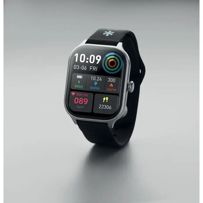 Ceas de sanatate fara fir inteligent cu bratara neagra din silicon si carcasa argintie cu ecran digital colorat pentru fitness