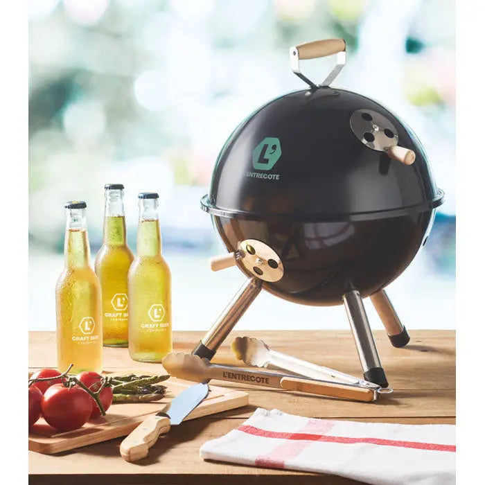 Cleste din otel inoxidabil pentru gratar negru sferic l’entrecote cu maner de lemn si picioare metalice
