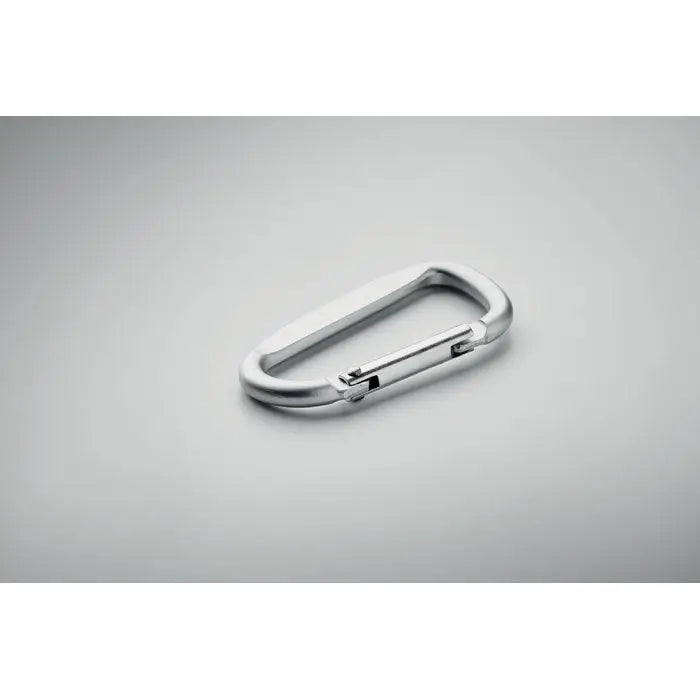 Carabinier clip din aluminiu argintiu cu design minimalist si poarta cu arc pentru agatare usoara