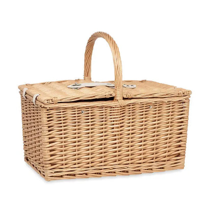 Cos de picnic din rachita natural cu maner curbat si inchizatoare metalica argintie pentru 4 persoane