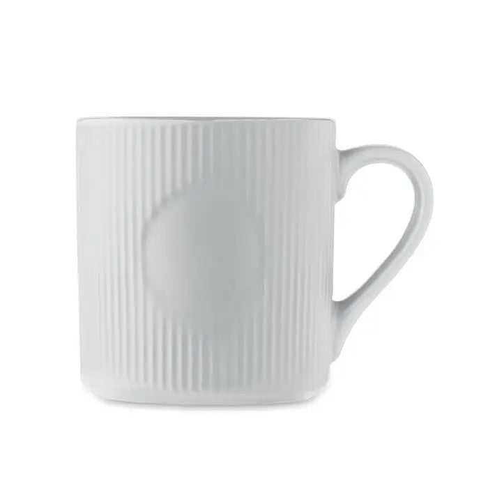 Covoraș de cană alb din ceramică cu textură nervurată vertical și mâner rotunjit neted 340 ml