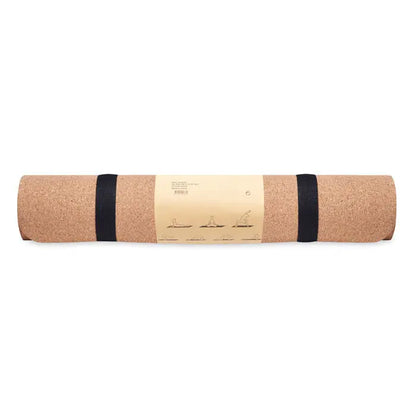 Covoras de yoga din pluta rulat cu bretele negre si eticheta bej cu posturi ilustrate pentru exercitii de yoga