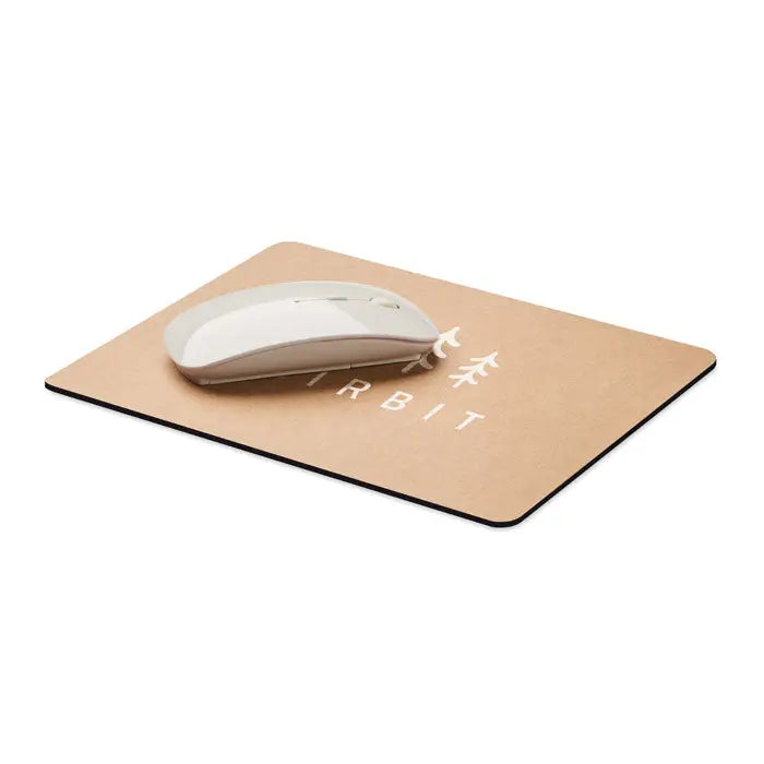 Covoras pentru mouse din hartie reciclată bej minimalist cu logo alb trbit și design subtil cu copac