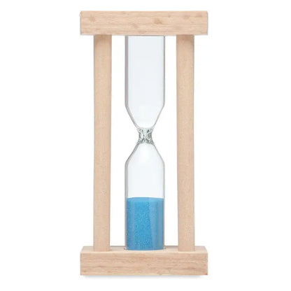 Cronometru pentru nisip din lemn 3 minute cu cadrul minimalist si nisip albastru vibrant in bulbi de sticla clara