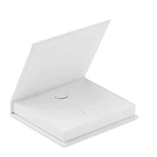 Cutie de card cadou alb cu design minimalist si zambet negru subtil pe interiorul capacului