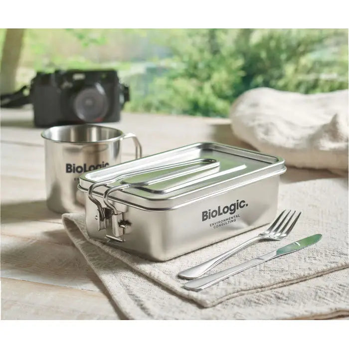 Cutie de pranz rectangulare din otel inoxidabil silver cu capac cu balamale si inchizatori laterale de la biologic