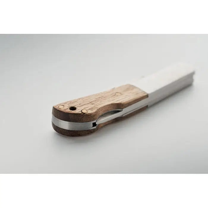 Cutit pliabil din lemn de salcam cu lama argintie eleganta si maner compact de culoare maro deschis