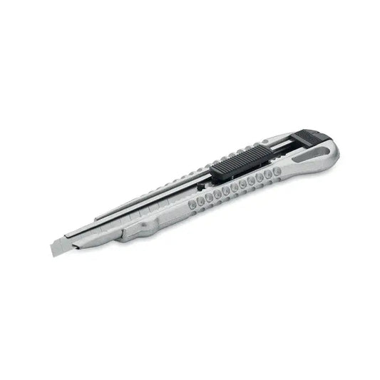 Cutit retractabil din aluminiu argintiu si negru cu maner texturat pentru taiere precisa si usoara
