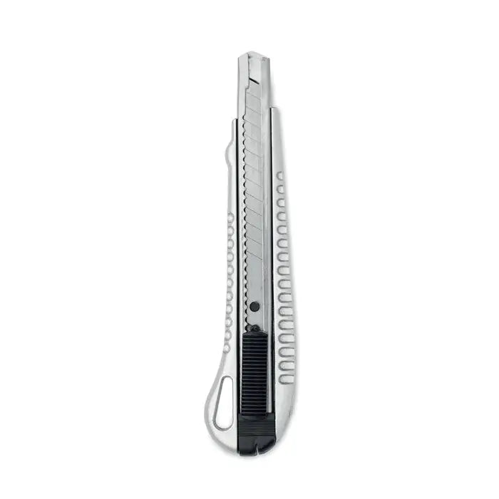 Cutit retractabil din aluminiu argintiu si negru cu maner texturat si lama zimtata pentru taiere eficienta