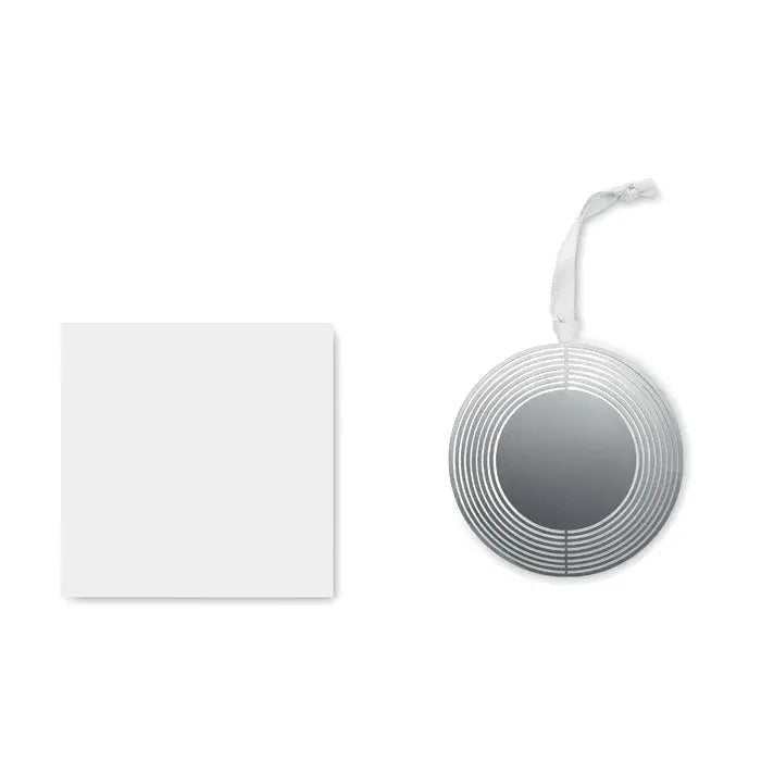 Decor cerc cu panglica ornament circular argintiu cu inele concentrice si fundita alba pentru agatat
