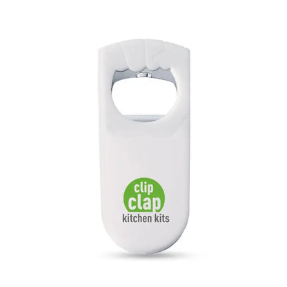 Deschizător de sticle alb din plastic cu mecanism metalic argintiu și logo verde clip clap kitchen kits