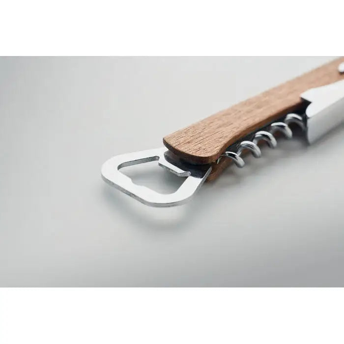 Deschizator de sticle din bambus 3 in 1 cu maner din lemn maro deschis si componente metalice argintii lustruite