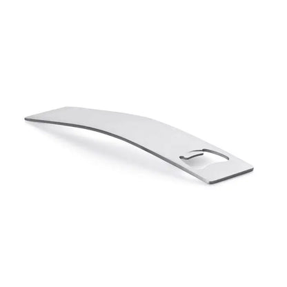 Deschizator de sticle din otel inoxidabil argintiu cu design curbat si decupaj minimalist pentru prindere usoara